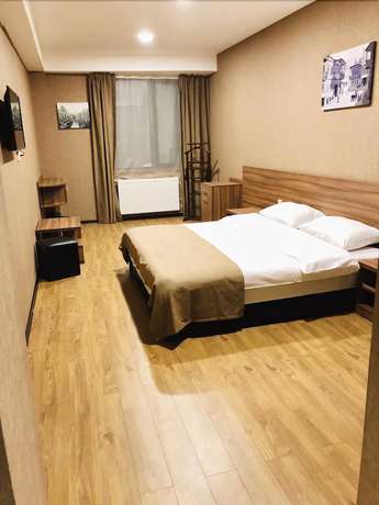Imagen de la habitación del Hotel Lords, Tbilisi. Foto 16