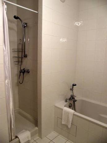 Imagen de la habitación del Hotel L'or&eacute;e Des Vignes. Foto 13