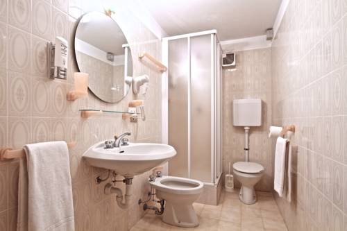 Imagen de la habitación del Hotel Loredana. Foto 6
