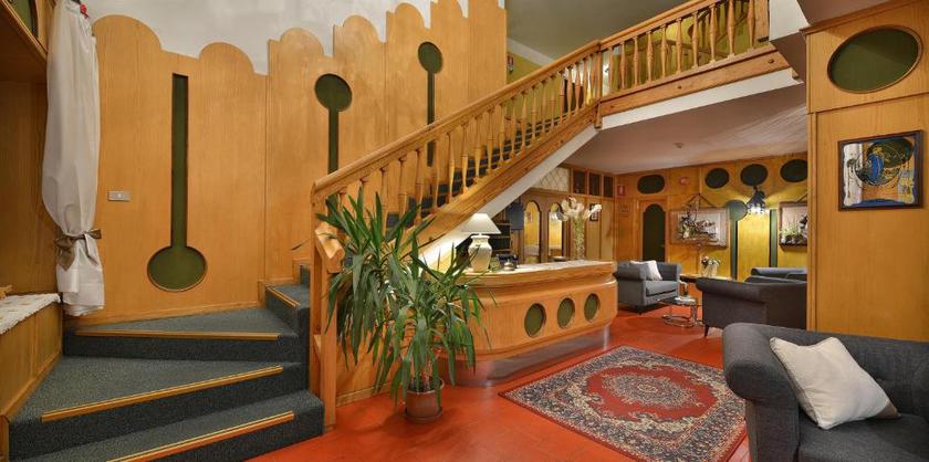 Imagen de los interiores del Hotel Loredana. Foto 13