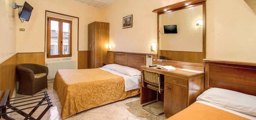 Imagen de la habitación del Hotel Lorena. Foto 10