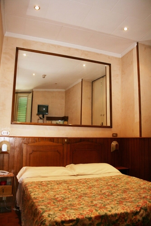 Imagen de la habitación del Hotel Lorena. Foto 11