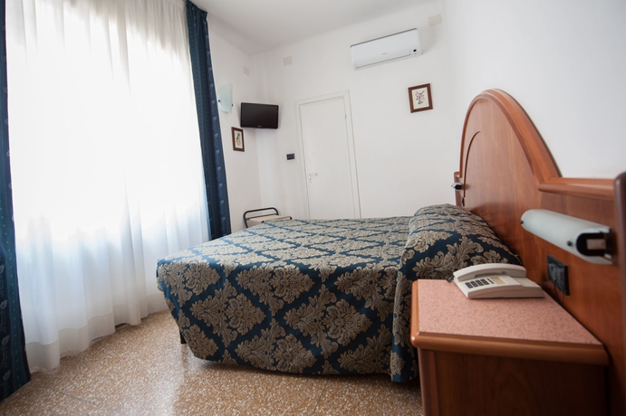 Imagen de la habitación del Hotel Lorenzo, CELLE LIGURE. Foto 4