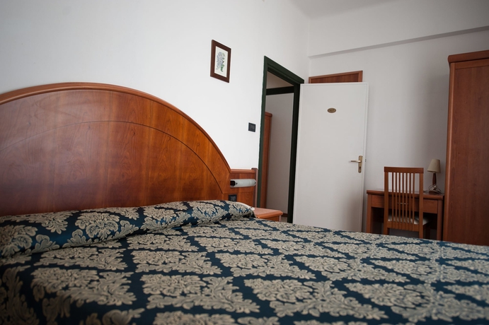 Imagen de la habitación del Hotel Lorenzo, CELLE LIGURE. Foto 6