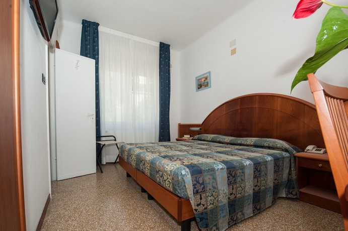 Imagen de la habitación del Hotel Lorenzo, CELLE LIGURE. Foto 7