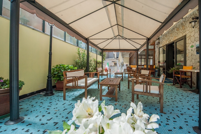 Imagen de los exteriores del Hotel Lorenzo, CELLE LIGURE. Foto 16