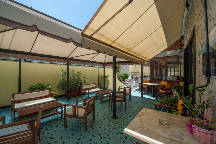 Imagen de los exteriores del Hotel Lorenzo, CELLE LIGURE. Foto 17