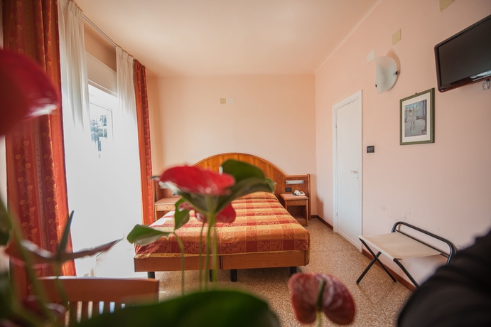 Imagen de la habitación del Hotel Lorenzo, CELLE LIGURE. Foto 8