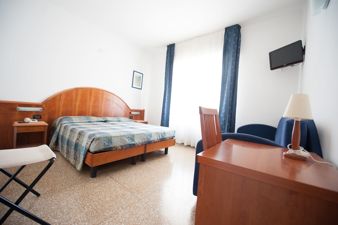 Imagen de la habitación del Hotel Lorenzo, CELLE LIGURE. Foto 11