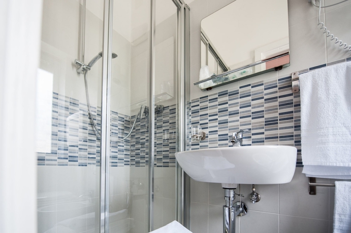 Imagen de la habitación del Hotel Lorenzo, CELLE LIGURE. Foto 12