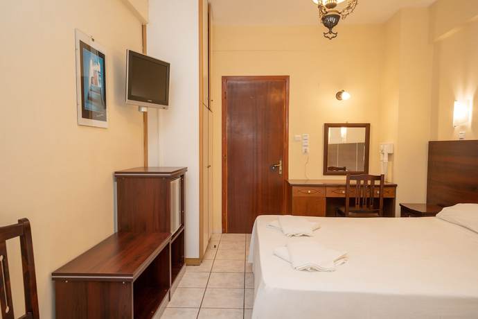 Imagen de la habitación del Hotel Lorenzo, Cefalonia. Foto 13