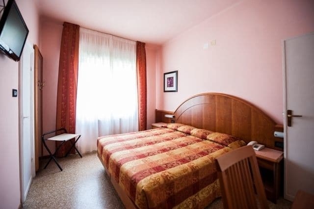 Imagen de la habitación del Hotel Lorenzo. Foto 2