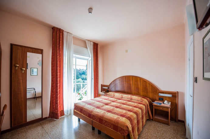 Imagen de la habitación del Hotel Lorenzo. Foto 9