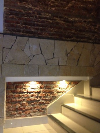 Imagen de los interiores del Hotel Lorenzo Suites. Foto 14