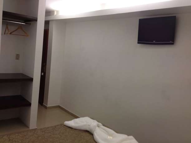 Imagen de la habitación del Hotel Lorenzo Suites. Foto 10
