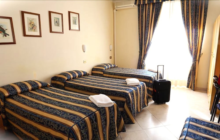 Imagen de la habitación del Hotel Loreto, Milán. Foto 3