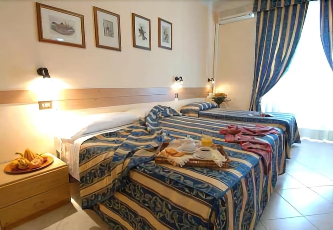 Imagen de la habitación del Hotel Loreto, Milán. Foto 4