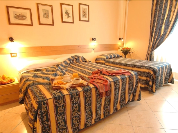 Imagen de la habitación del Hotel Loreto, Milán. Foto 11