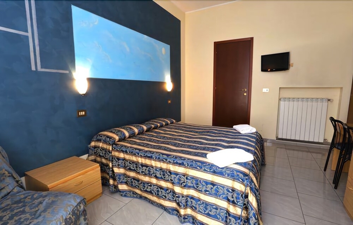 Imagen de la habitación del Hotel Loreto, Milán. Foto 12