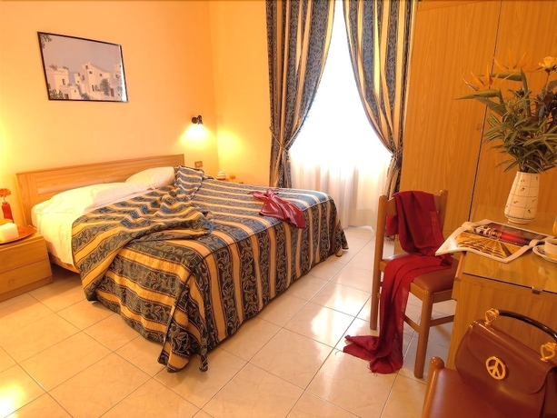 Imagen de la habitación del Hotel Loreto, Milán. Foto 14