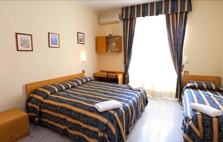 Imagen de la habitación del Hotel Loreto, Milán. Foto 15