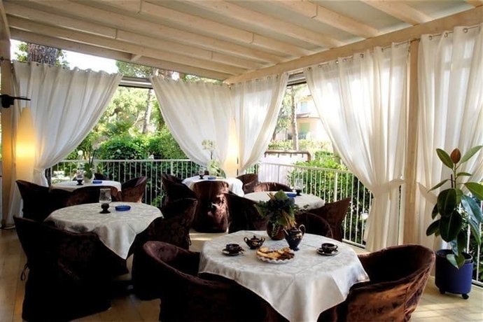 Imagen del bar/restaurante del Hotel Loretta and Dependance. Foto 3