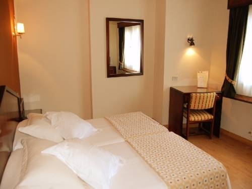 Imagen del bar/restaurante del Hotel Loriga. Foto 14