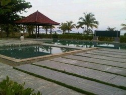 Imagen de la piscina del Hotel Lorin Belitung. Foto 15