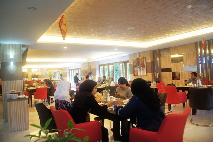 Imagen del bar/restaurante del Hotel Lorin. Foto 4