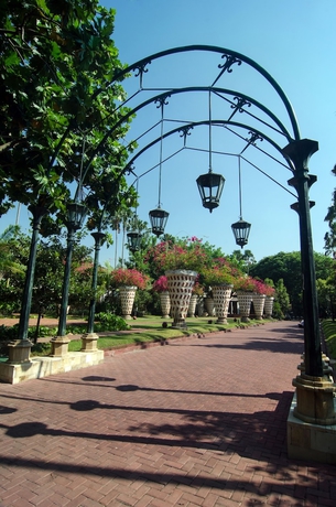 Imagen de los exteriores del Hotel Lorin. Foto 13
