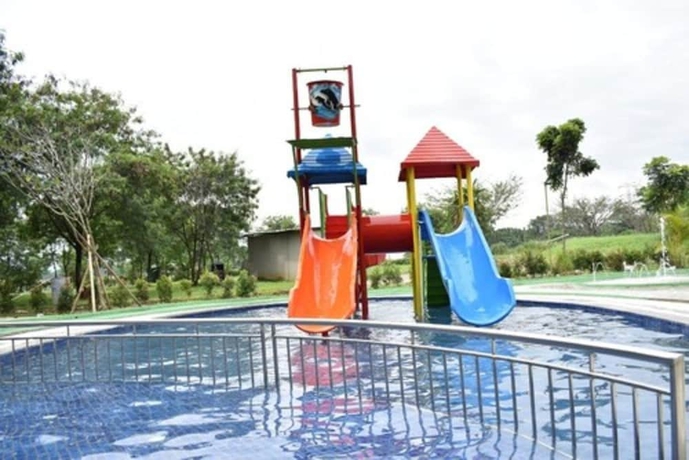 Imagen de la piscina del Hotel Lorin Sentul. Foto 18