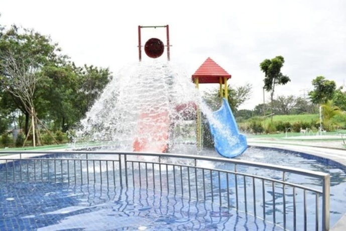 Imagen de la piscina del Hotel Lorin Sentul. Foto 19