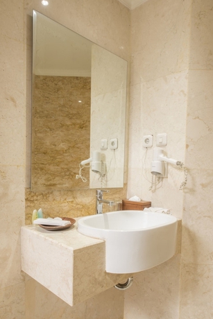 Imagen de la habitación del Hotel Lorin Syariah Solo. Foto 13