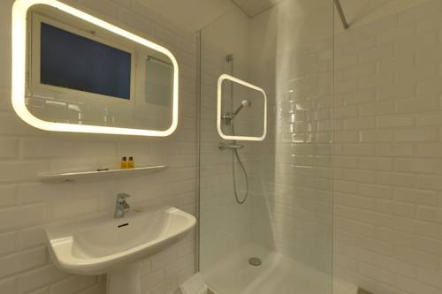 Imagen de la habitación del Hotel L'orque Bleue. Foto 5