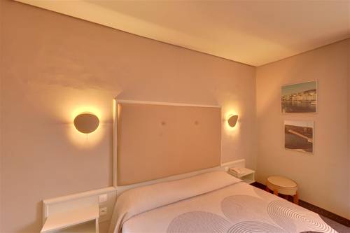 Imagen de la habitación del Hotel L'orque Bleue. Foto 7