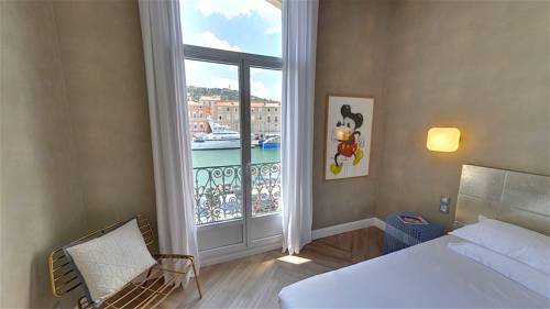 Imagen de la habitación del Hotel L'orque Bleue. Foto 8