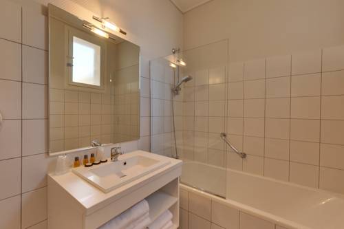 Imagen de la habitación del Hotel L'orque Bleue. Foto 14
