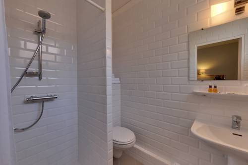 Imagen de la habitación del Hotel L'orque Bleue. Foto 15