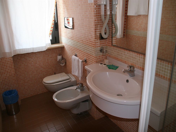 Imagen de la habitación del Hotel Lory, Celano. Foto 5