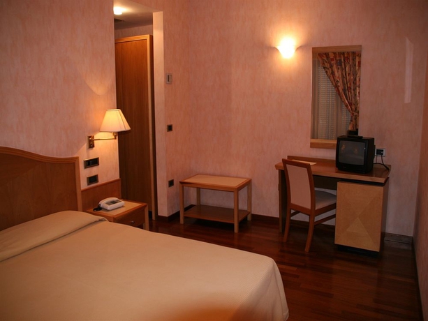 Imagen de la habitación del Hotel Lory, Celano. Foto 6