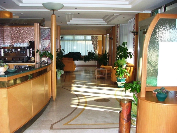 Imagen del bar/restaurante del Hotel Lory, Celano. Foto 3