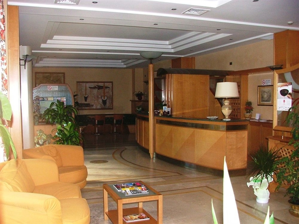 Imagen de los interiores del Hotel Lory, Celano. Foto 12