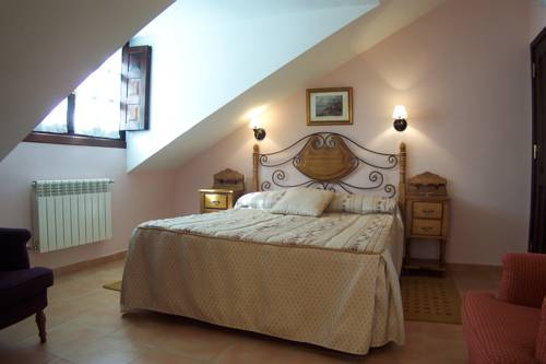 Imagen de la habitación del Hotel Los Ángeles, Arenas de Cabrales. Foto 2