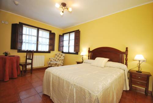 Imagen de la habitación del Hotel Los Ángeles, Arenas de Cabrales. Foto 4