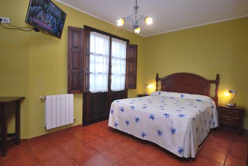 Imagen de la habitación del Hotel Los Ángeles, Arenas de Cabrales. Foto 6