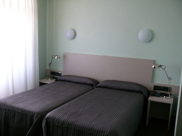 Imagen de la habitación del Hotel Los Ángeles, Boo de Guarnizo. Foto 6