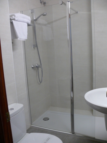 Imagen de la habitación del Hotel Los Ángeles, Boo de Guarnizo. Foto 9