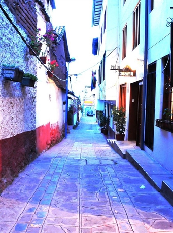 Imagen de los exteriores del Hotel Los &Aacute;ticos. Foto 9