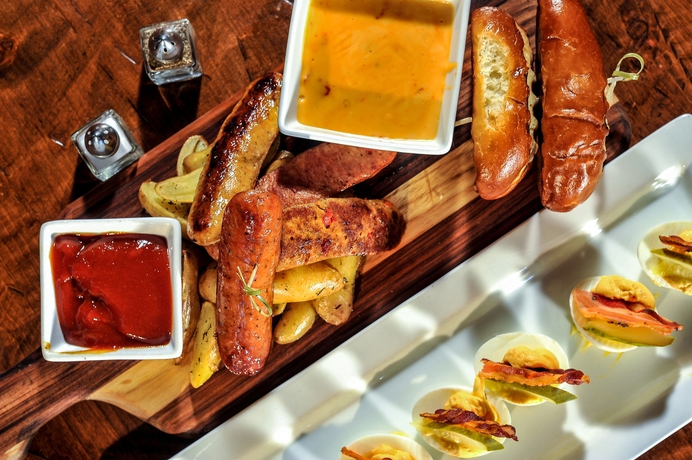 Imagen del bar/restaurante del Hotel Los Abrigados Resort and Spa. Foto 5