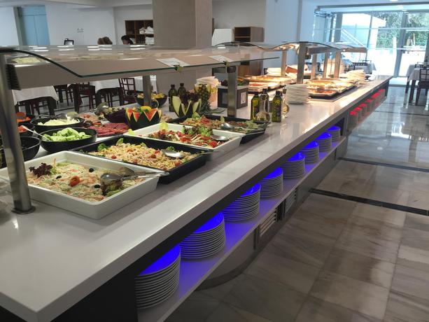 Imagen del bar/restaurante del Hotel Los Alamos, Benidorm - Playa Levante. Foto 3